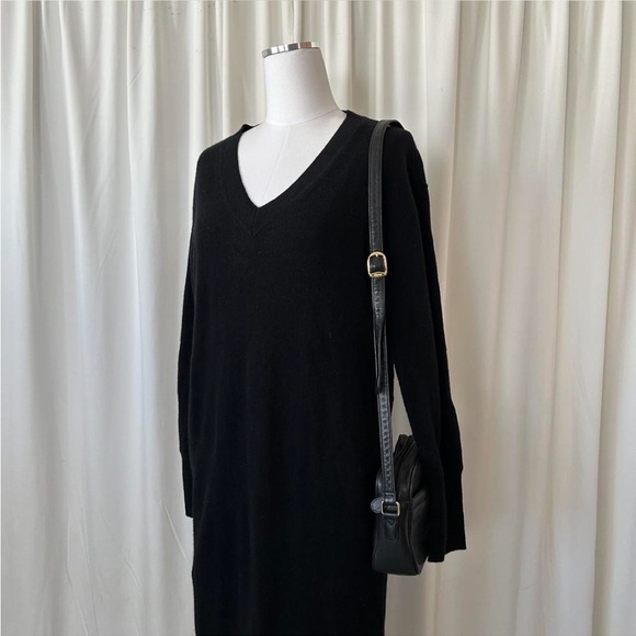 NWT Mongolian Cashmere V-Neck Midi Sweater Dress Black Medium. - Picture 4 of 7